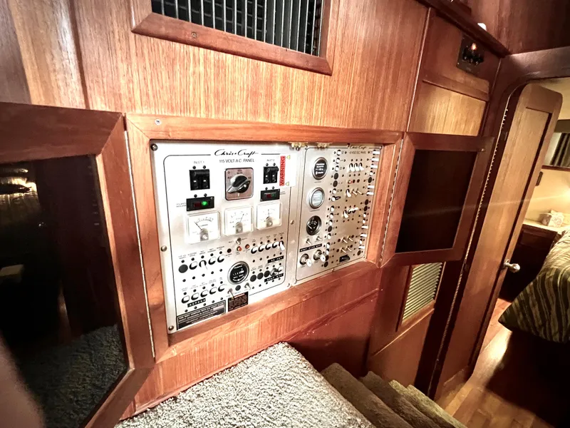 Slide: The Image of Chris-Craft Corinthian 480 1986 - 54