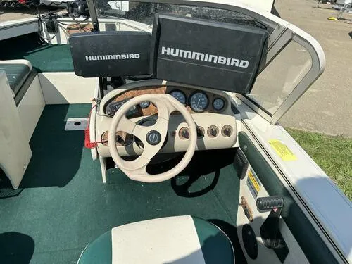 Slide: The Image of Crestliner 1750 Fish Hawk 1997 - 10