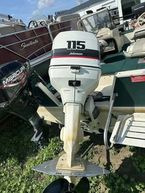 Slide: The Image of Crestliner 1750 Fish Hawk 1997 - 4