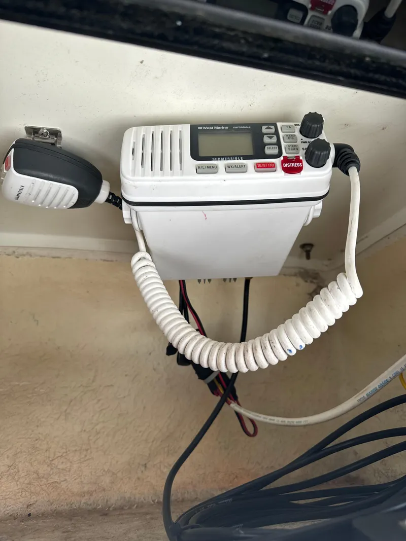 Slide: The Image of VHF marine radio on 2005 Sea Hunt Triton 232 boat. - 19