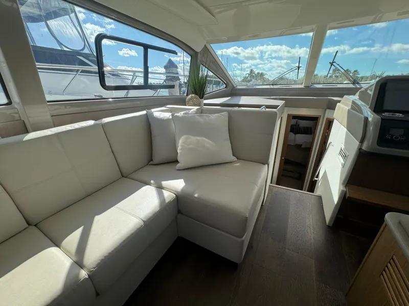 Slide: The Image of Sea Ray Sundancer 2017 - 54