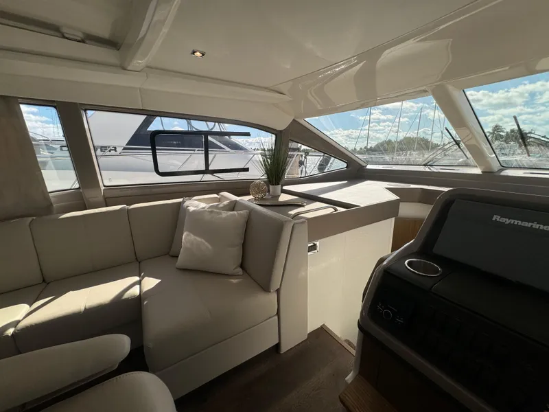 Slide: The Image of Sea Ray Sundancer 2017 - 55