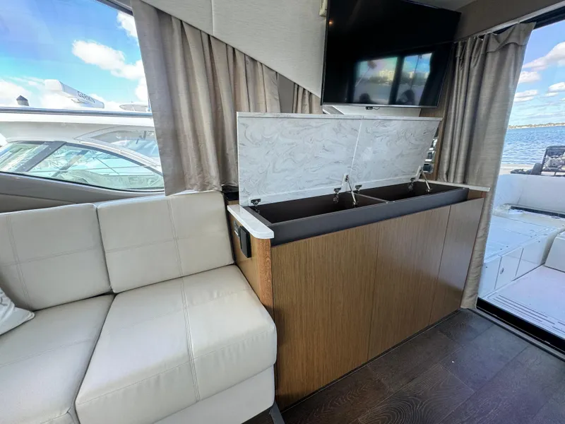 Slide: The Image of Sea Ray Sundancer 2017 - 61