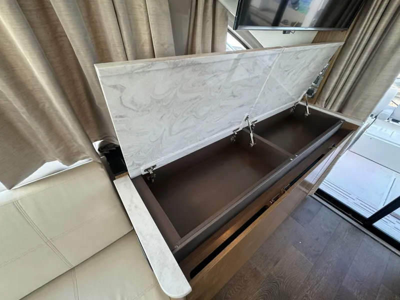 Slide: The Image of Sea Ray Sundancer 2017 - 63