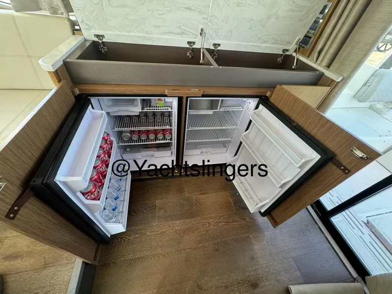 Slide: The Image of Sea Ray Sundancer 2017 - 64