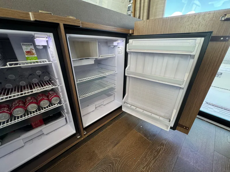 Slide: The Image of Sea Ray Sundancer 2017 - 66