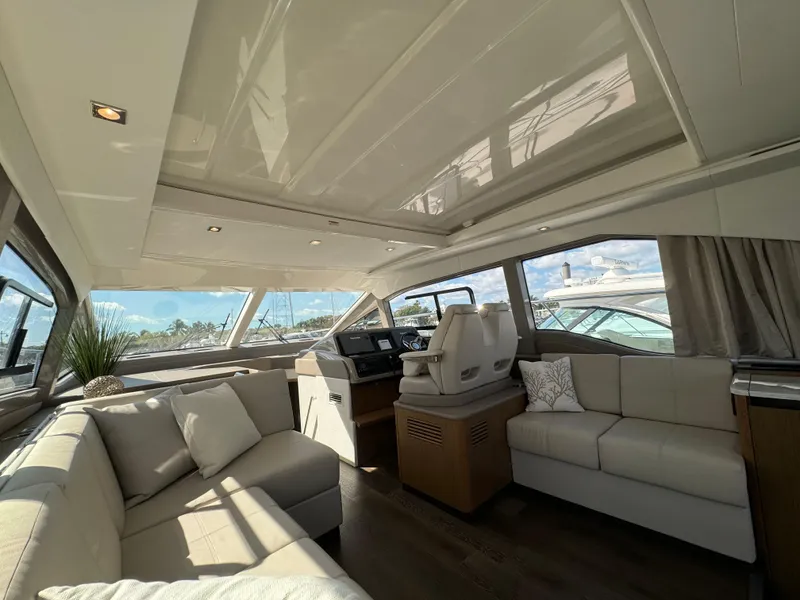 Slide: The Image of Sea Ray Sundancer 2017 - 75