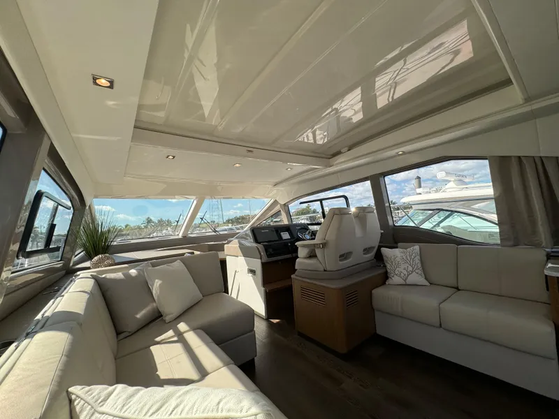 Slide: The Image of Sea Ray Sundancer 2017 - 76