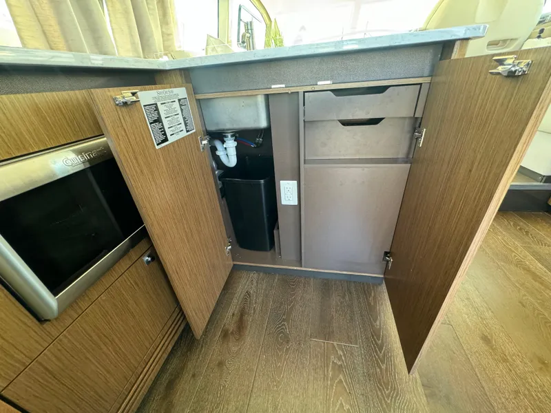 Slide: The Image of Sea Ray Sundancer 2017 - 77