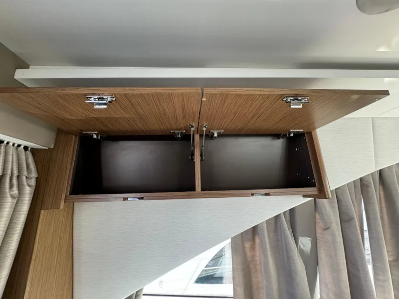 Slide: The Image of Sea Ray Sundancer 2017 - 79