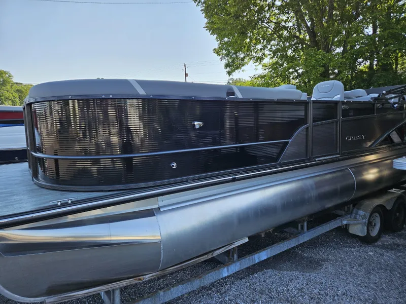 The Image of Crest Classic Platinum 240SLC CPT DLX 2023 - 1