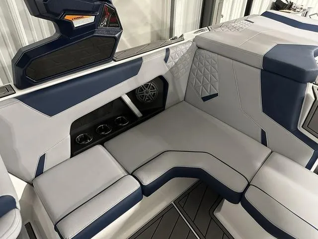 Slide: The Image of Nautique Super Air Nautique GS20 2025 - 10