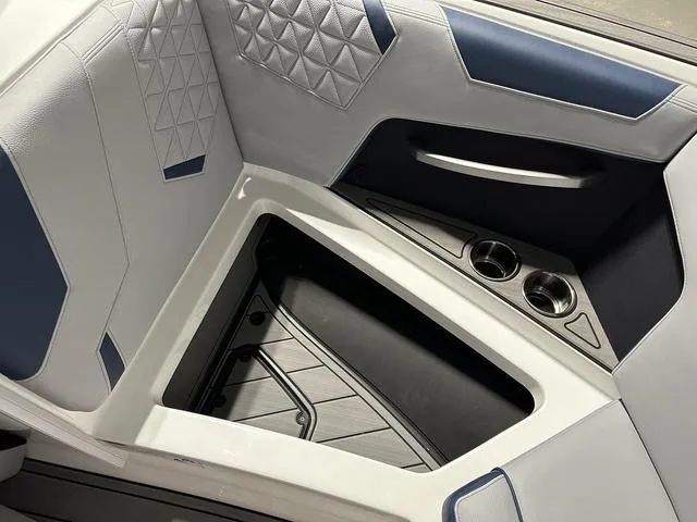 Slide: The Image of Nautique Super Air Nautique GS20 2025 - 27