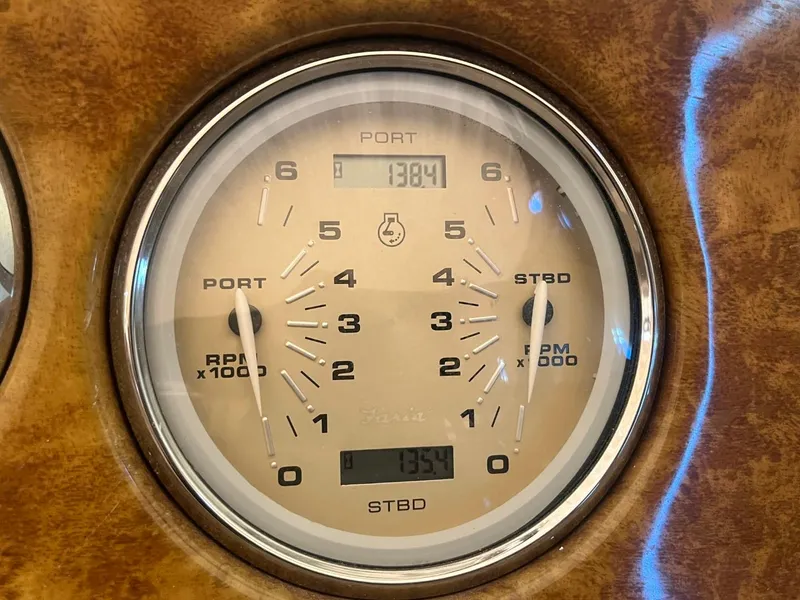 Slide: The Image of 2006 Rinker Fiesta Vee 342 boat gauge displaying RPM and engine hours. - 6