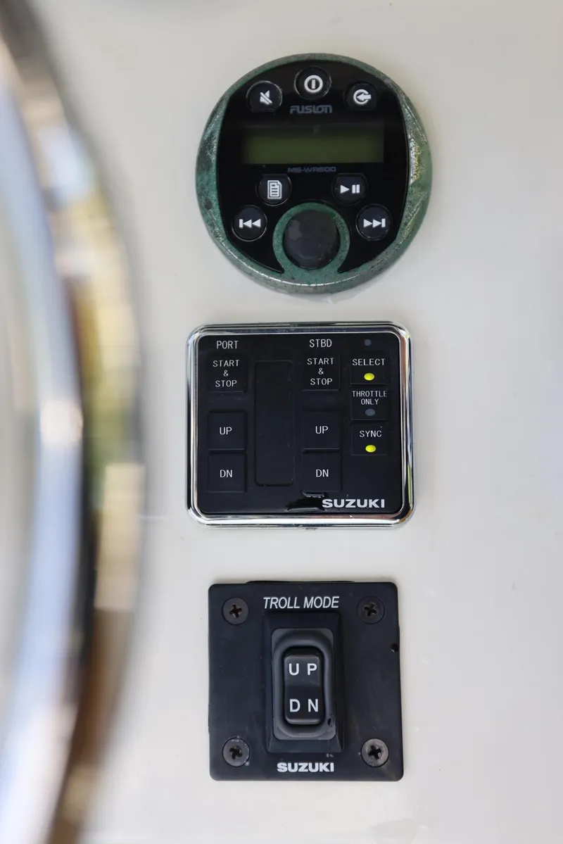 Slide: The Image of Suzuki control panel on a 2001 Contender 27 Open boat. - 28