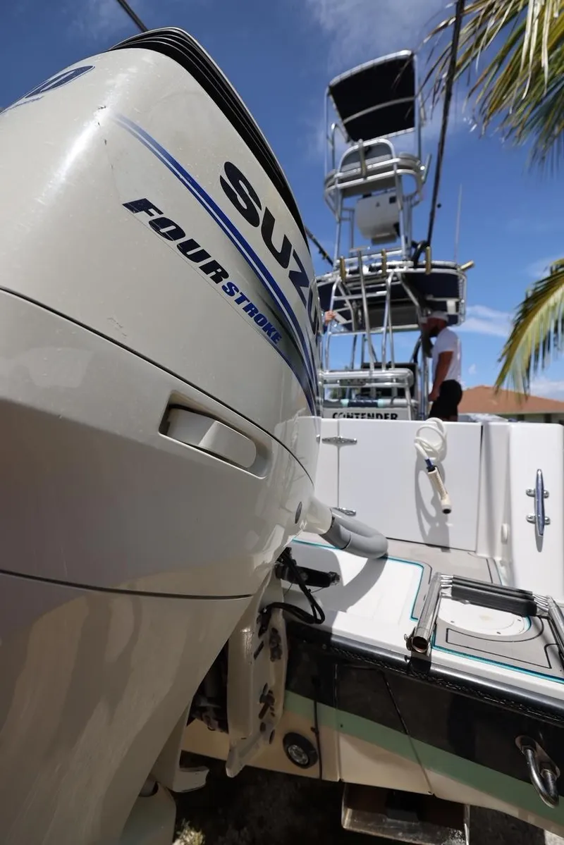 Slide: The Image of 2001 Contender 27 Open boat with Suzuki Four Stroke engine. - 5