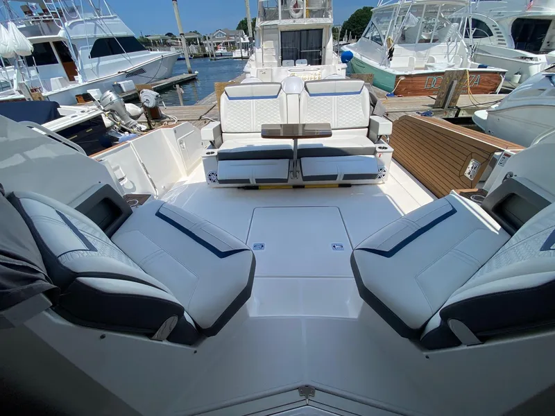 Slide: The Image of Tiara 43 LE 2021 - 19