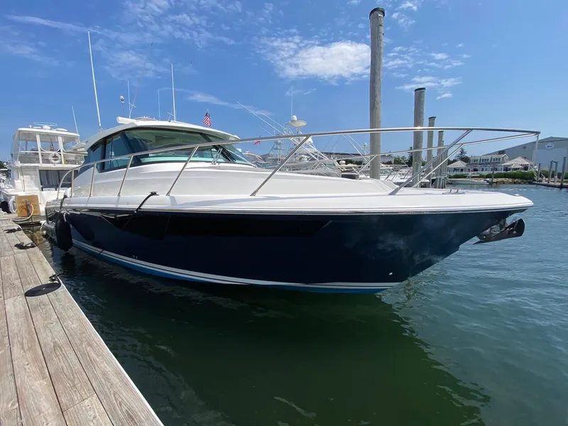 Slide: The Image of Tiara 43 LE 2021 - 2