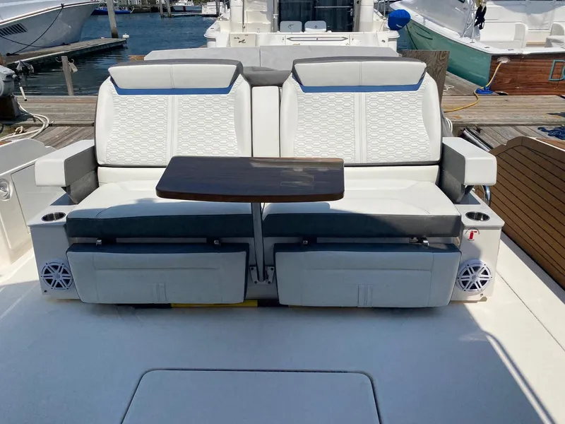 Slide: The Image of Tiara 43 LE 2021 - 20