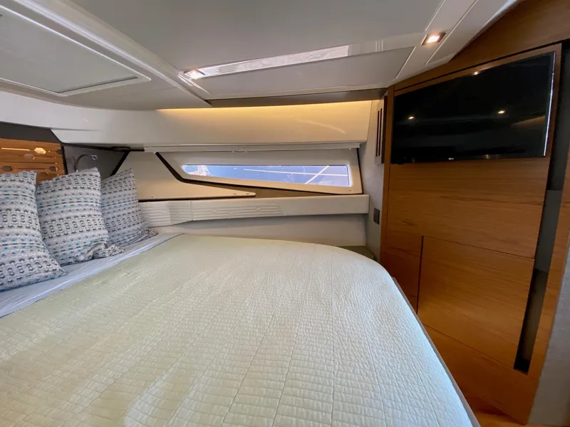 Slide: The Image of Tiara 43 LE 2021 - 22