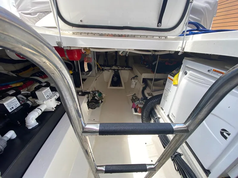 Slide: The Image of Tiara 43 LE 2021 - 33