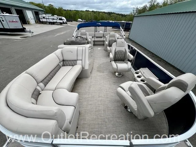 Slide: The Image of 2017 Bennington 23 RSR pontoon boat with spacious seating and modern design. - 10