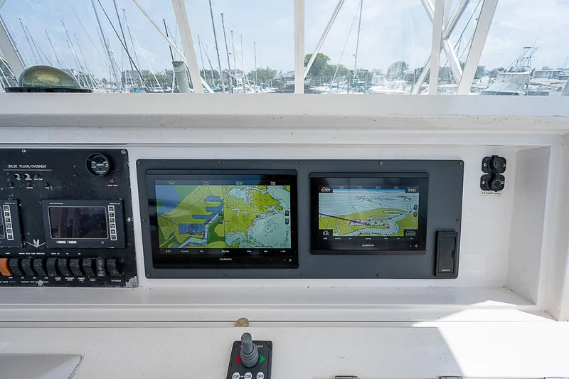 Slide: The Image of Bertram 450 Convertible 2005 helm with navigation screens and controls. - 38