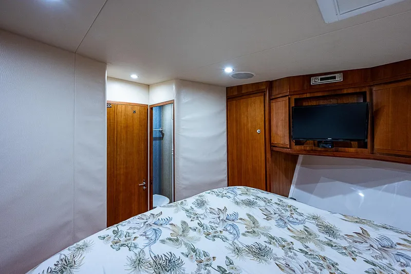 Slide: The Image of Bertram 450 Convertible 2005 - 57