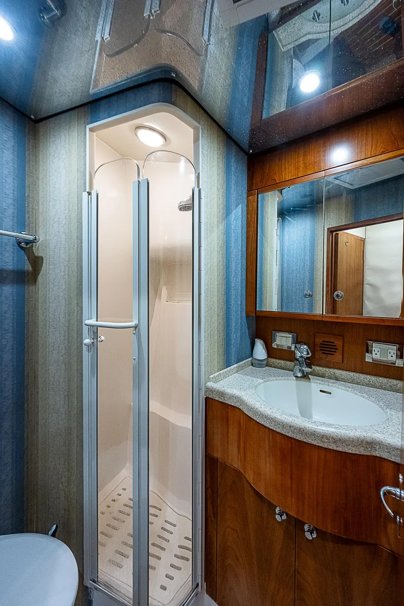 Slide: The Image of Bertram 450 Convertible 2005 - 59