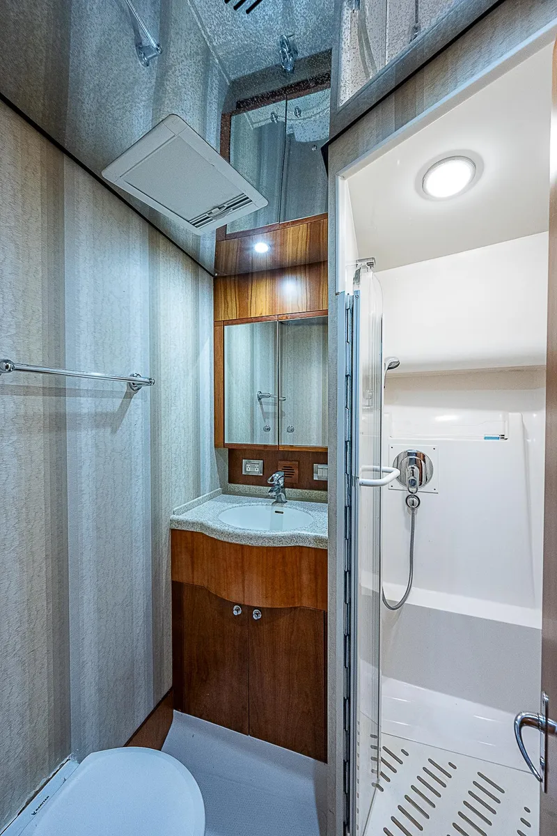 Slide: The Image of Bertram 450 Convertible 2005 - 61