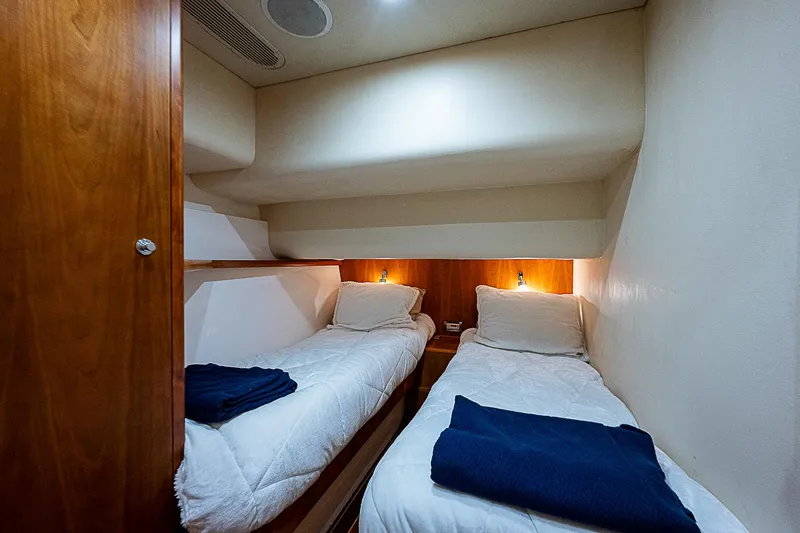 Slide: The Image of Bertram 450 Convertible 2005 - 63