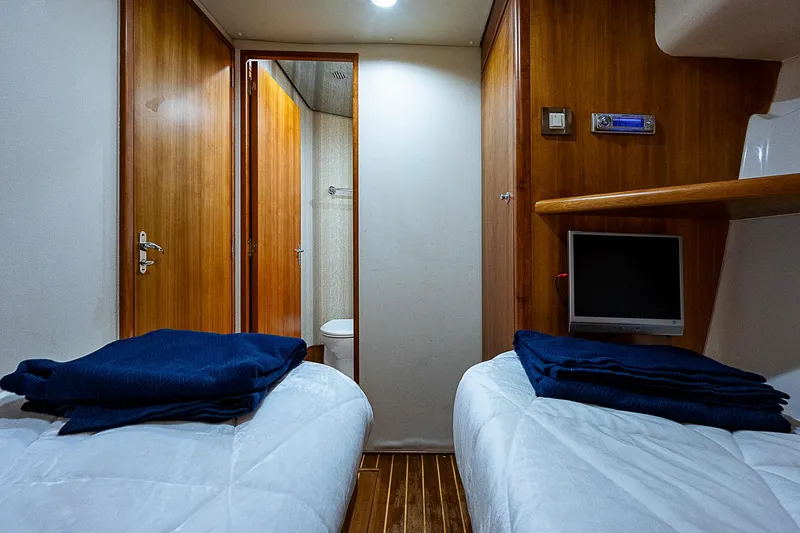 Slide: The Image of Bertram 450 Convertible 2005 - 65