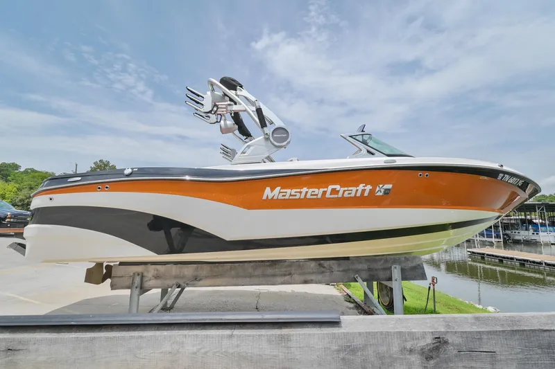 The Image of 2018 MasterCraft XT23 boat on display by the water. - 0