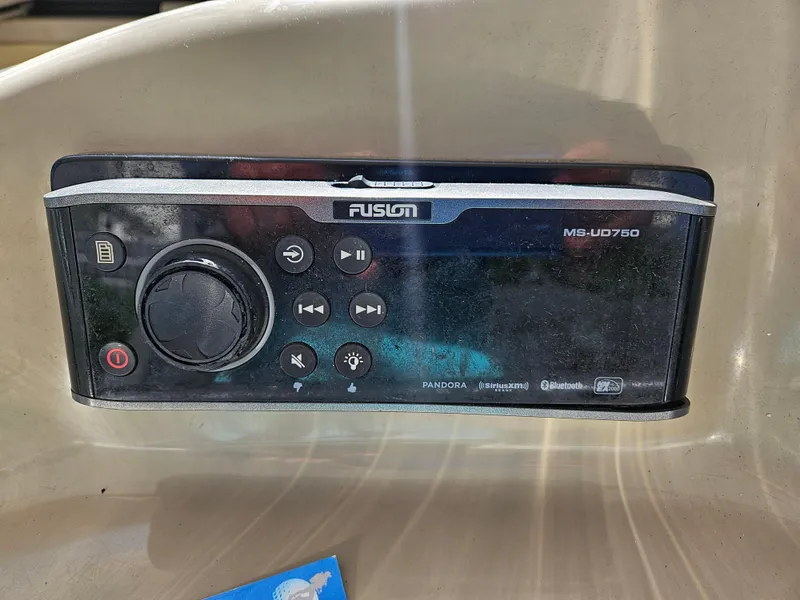Slide: The Image of Fusion MS-UD750 marine stereo system on a 2002 Sea Ray 460 Sundancer. - 16