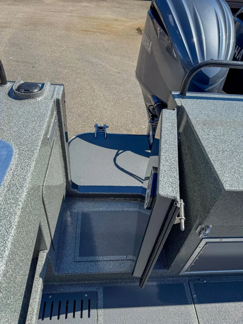 Slide: The Image of 2024 North River Seahawk OS 2700SXL boat deck with open hatch and Yamaha engine. - 16