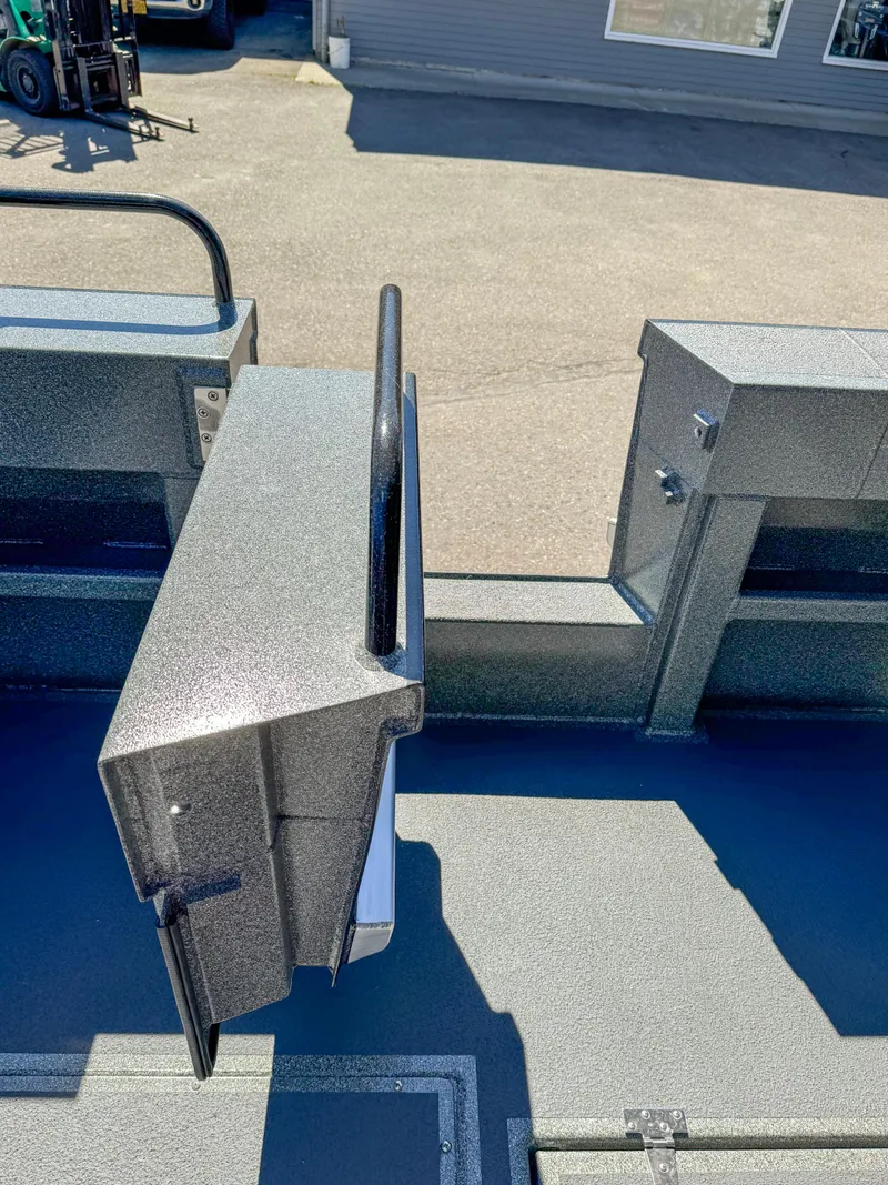 Slide: The Image of 2024 North River Seahawk OS 2700SXL boat deck detail. - 17