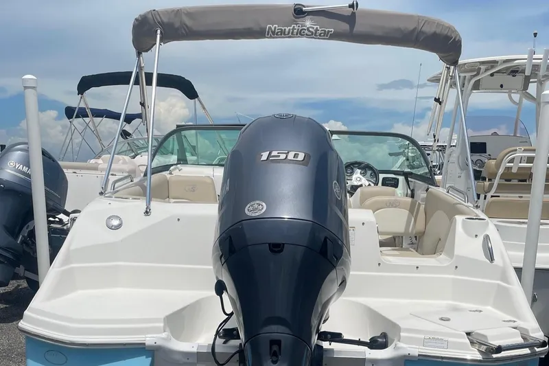 Slide: The Image of 2018 NauticStar 223DC Sport Deck boat with Yamaha 150 outboard motor. - 4