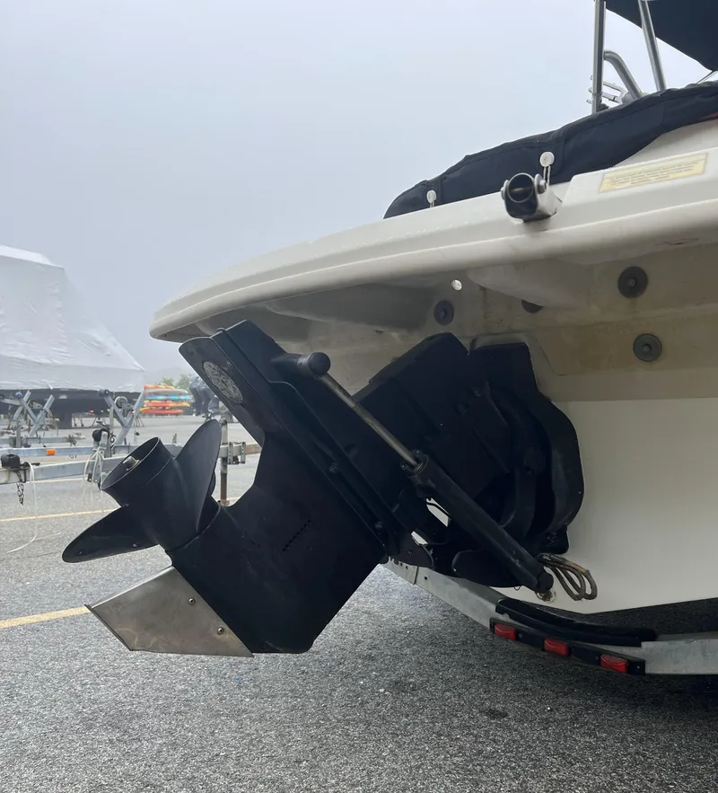 Slide: The Image of 2007 Sea Ray 185 Sport boat stern and propeller in a parking area. - 7