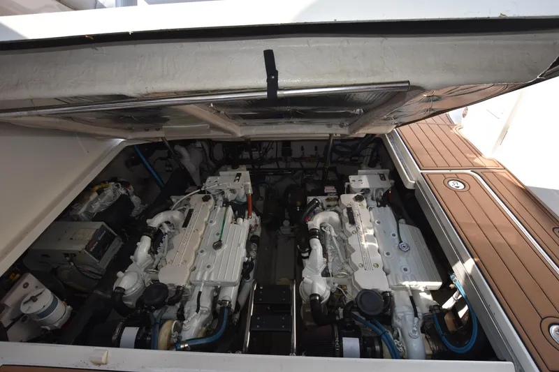 Slide: The Image of Engine compartment of a 2006 Sea Ray 40 Sundancer yacht. - 36
