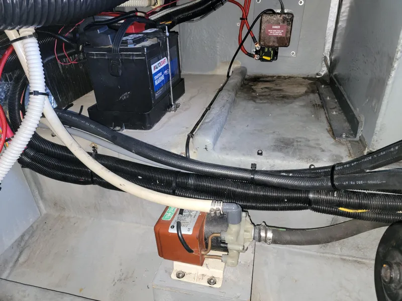 Slide: The Image of Sea Ray 370 Sedan Bridge 1996 - 57