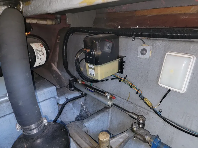 Slide: The Image of Sea Ray 370 Sedan Bridge 1996 - 64