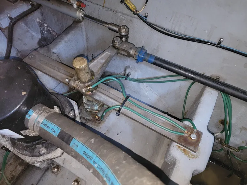 Slide: The Image of Sea Ray 370 Sedan Bridge 1996 - 65