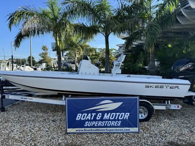 Slide: The Image of 2024 Skeeter SX230 boat displayed at Boat & Motor Superstores. - 1