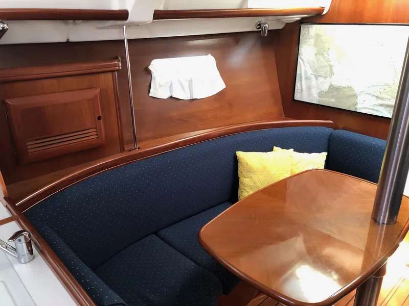 Slide: The Image of Port dinette - 3