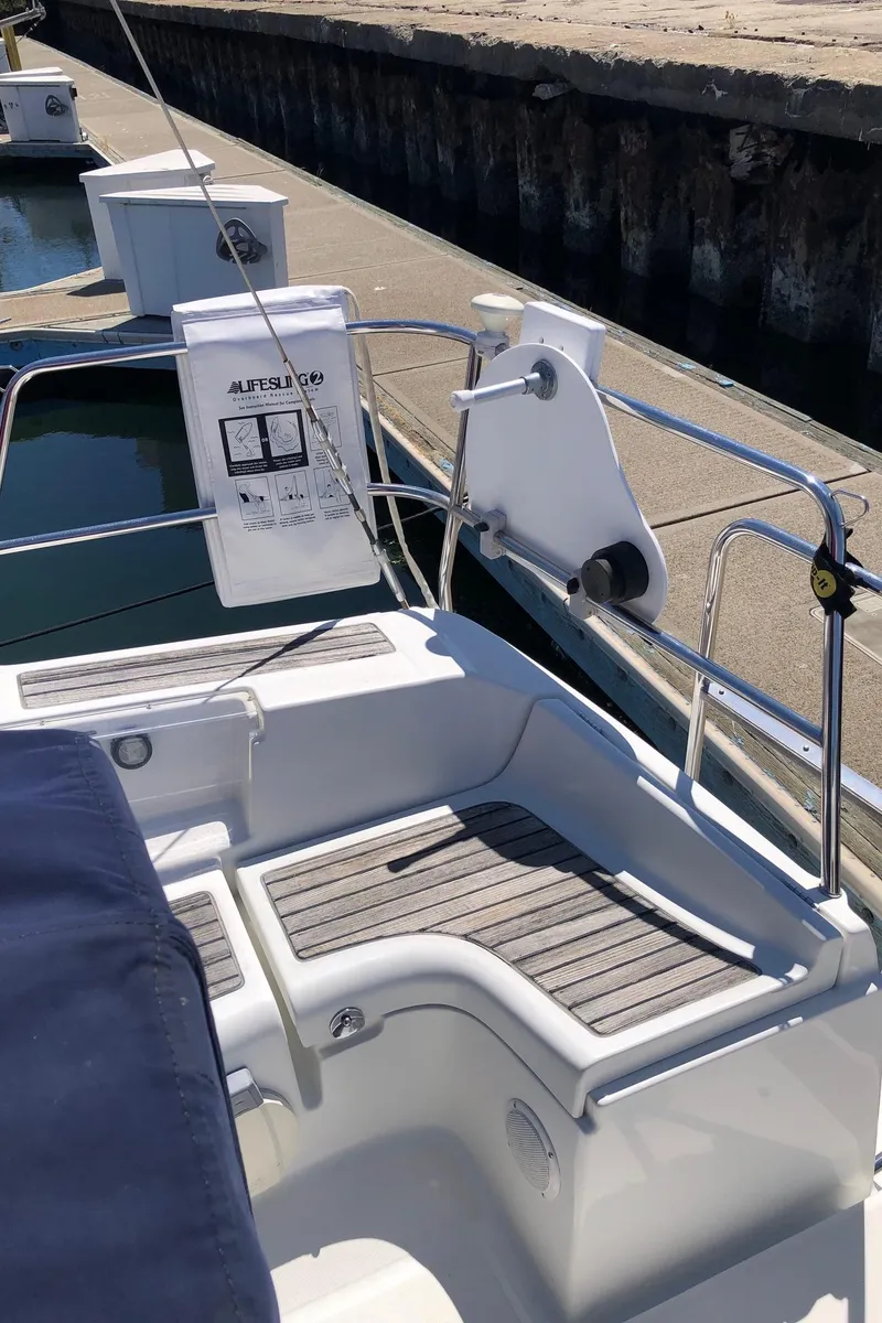 Slide: The Image of Stern seat flipped up - 32