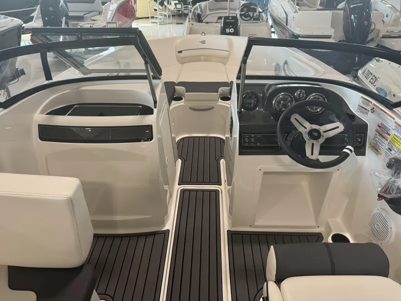 Slide: The Image of Bayliner VR4 2024 - 4