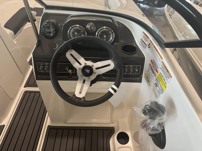 Slide: The Image of Bayliner VR4 2024 - 5