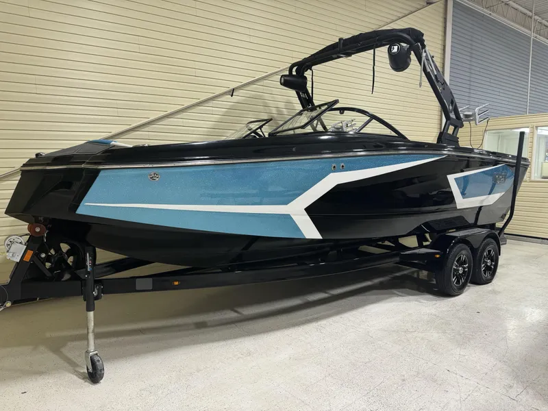 Slide: The Image of Heyday Wake Boats WT Surf 2023 - 1