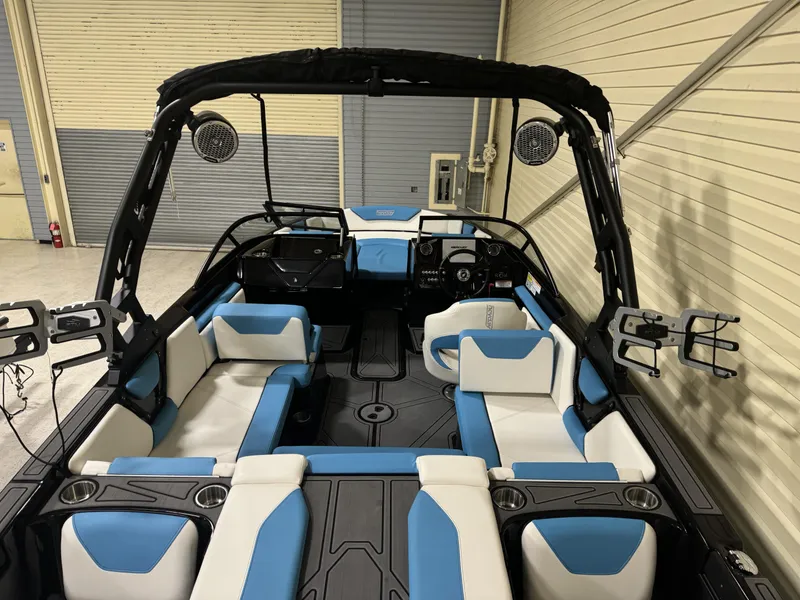 Slide: The Image of Heyday Wake Boats WT Surf 2023 - 3