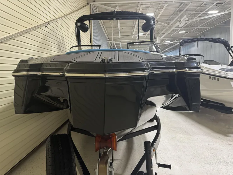 Slide: The Image of Heyday Wake Boats WT Surf 2023 - 6